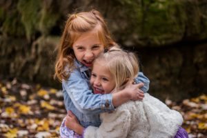 2 little girls hugging